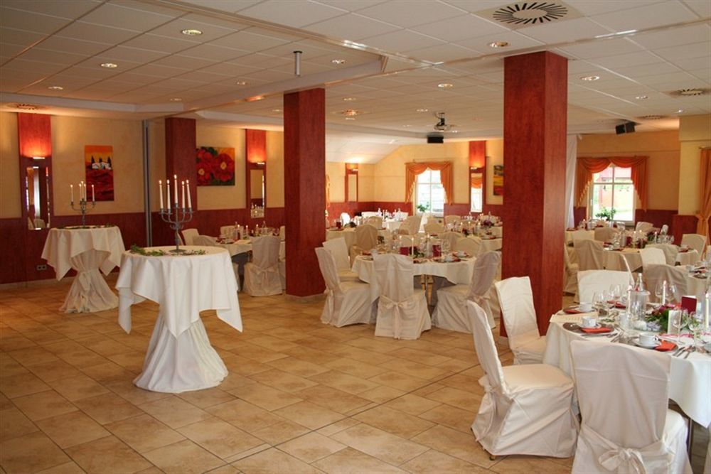 Landhotel Gross Schneer Hof Friedland  Buitenkant foto