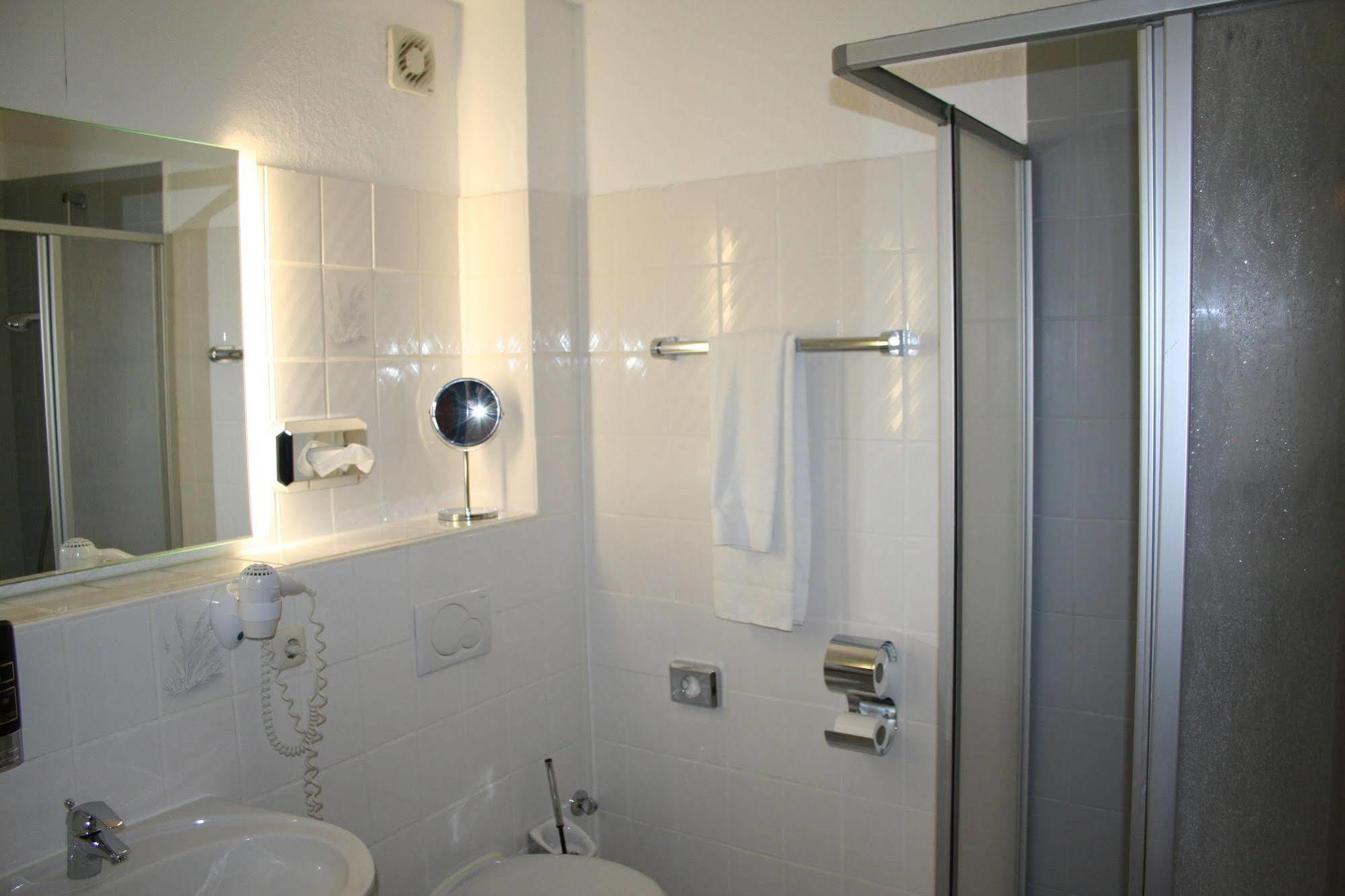 Landhotel Gross Schneer Hof Friedland  Buitenkant foto