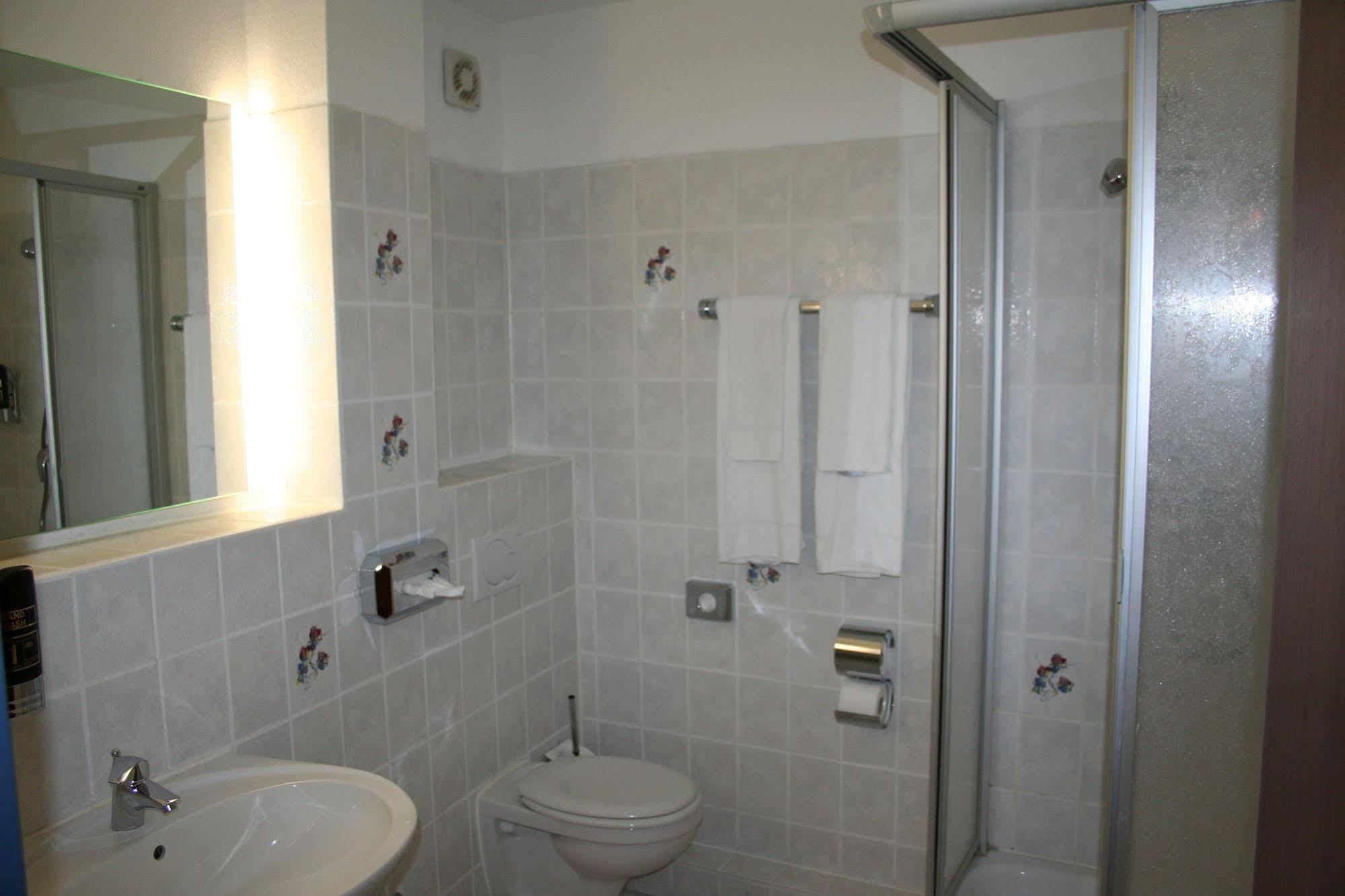 Landhotel Gross Schneer Hof Friedland  Buitenkant foto